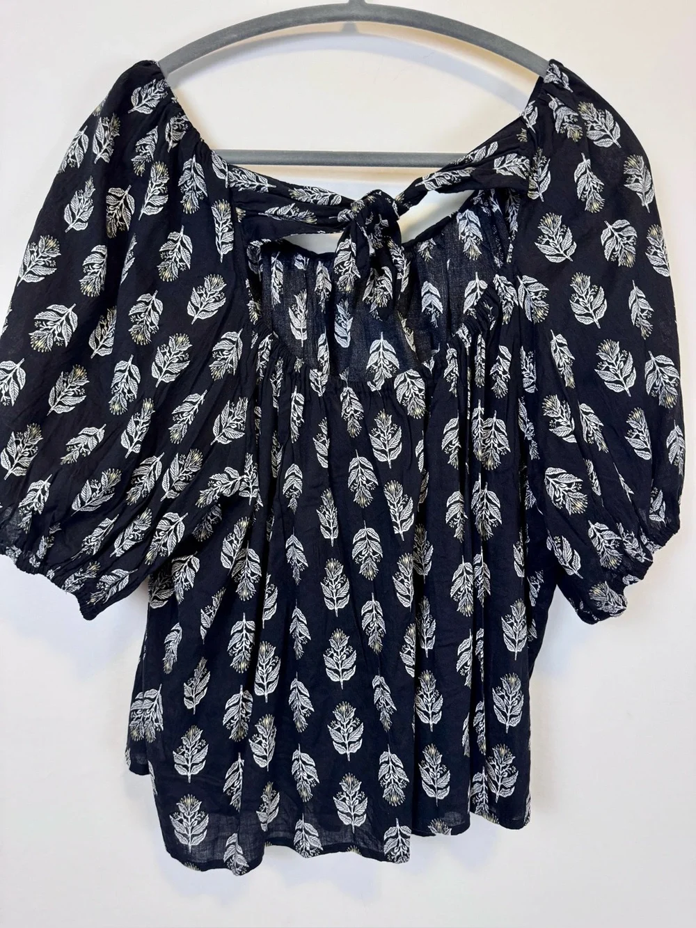 Old Navy Black Floral Puff Sleeve Tie Back Blouse Women’s XL Cottagecore